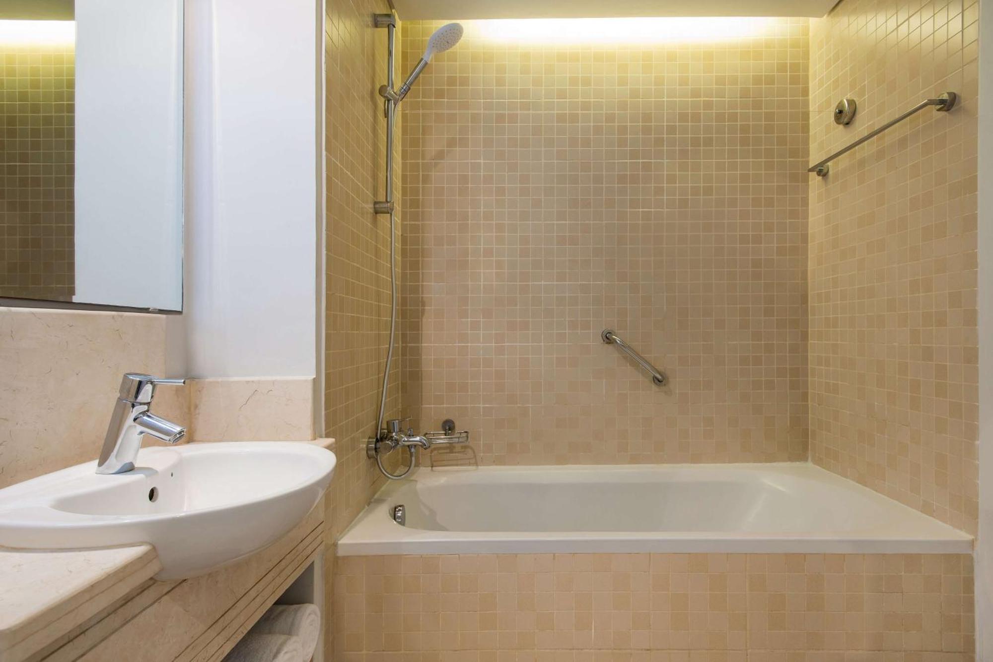 Standard Room,1622122914:JPEG